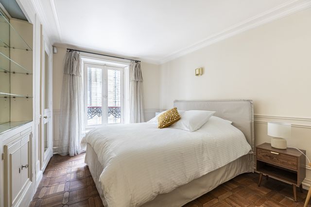 Afficher la photo en grand Appartement F2 à louer - 2 pièces - 69.2 m2 - PARIS - 75006 - ILE-DE-FRANCE - Century 21 Odéon Saint-Sulpice