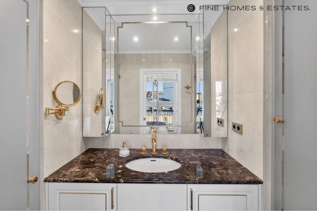 Appartement F6 à vendre - 6 pièces - 141.0 m2 - PARIS - 75008 - ILE-DE-FRANCE - Century 21 Odéon Saint-Sulpice