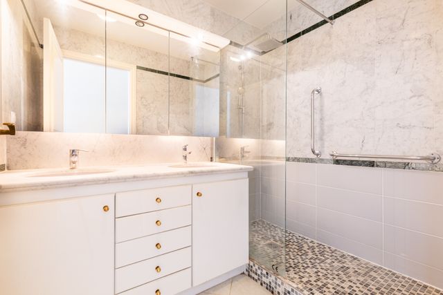 Appartement F2 bis à louer - 2 pièces - 66.33 m2 - PARIS - 75006 - ILE-DE-FRANCE - Century 21 Odéon Saint-Sulpice